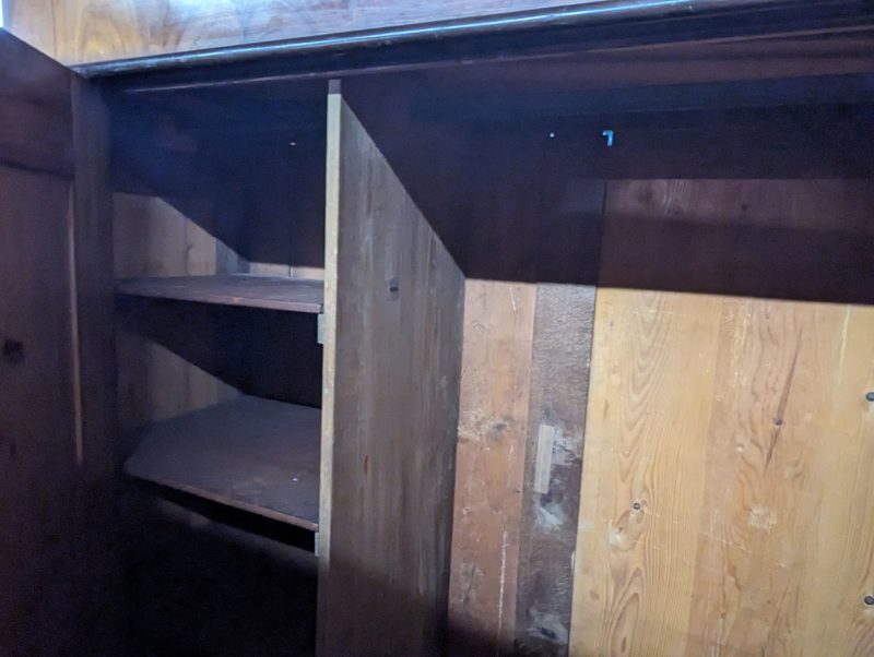 Biedermeier Schrank ca. 1820 mit vielen Intarsien Schellack lackiert – Bild 3