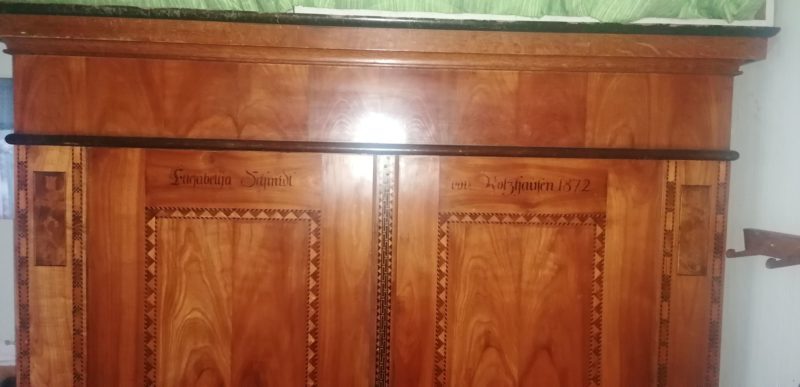 Biedermeier Schrank ca. 1820 mit vielen Intarsien Schellack lackiert – Bild 6