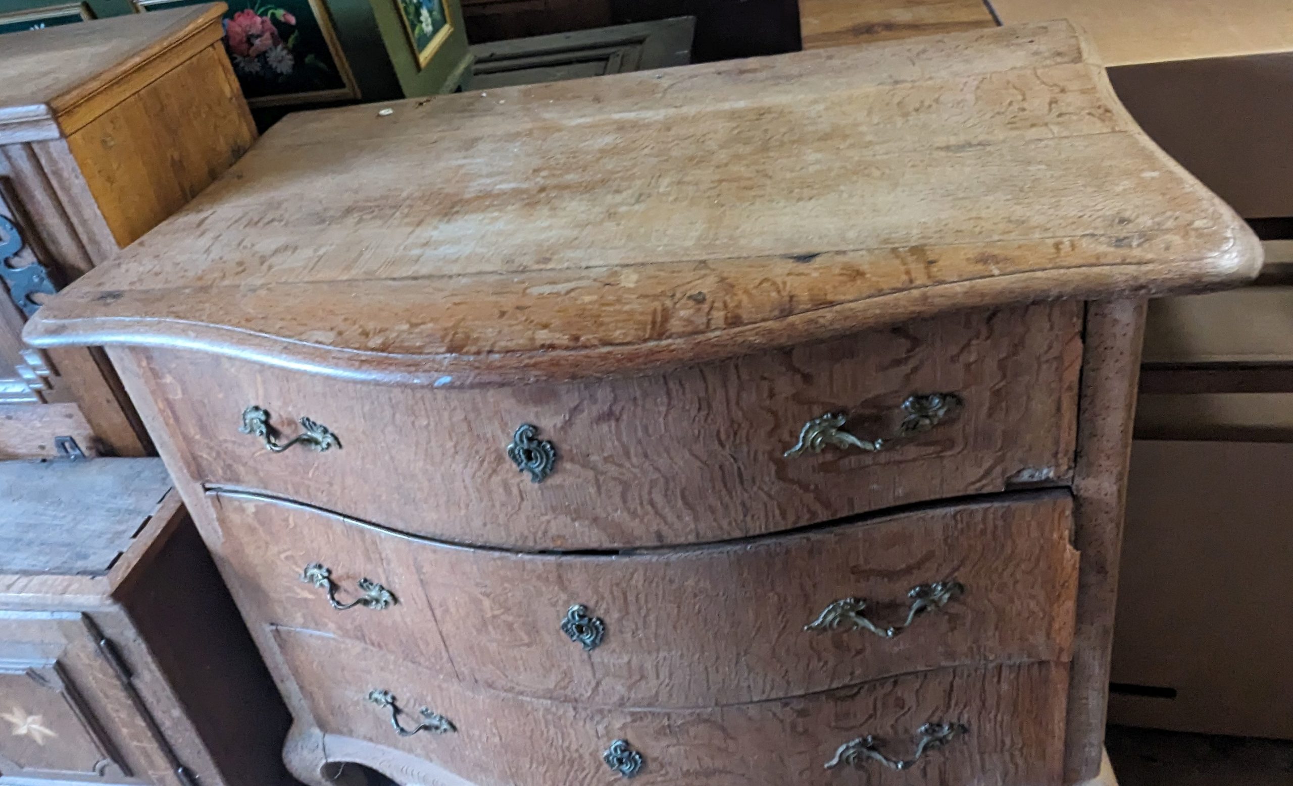 Barock-Kommode mit geschweifter Front, um 1760 – Bild 3