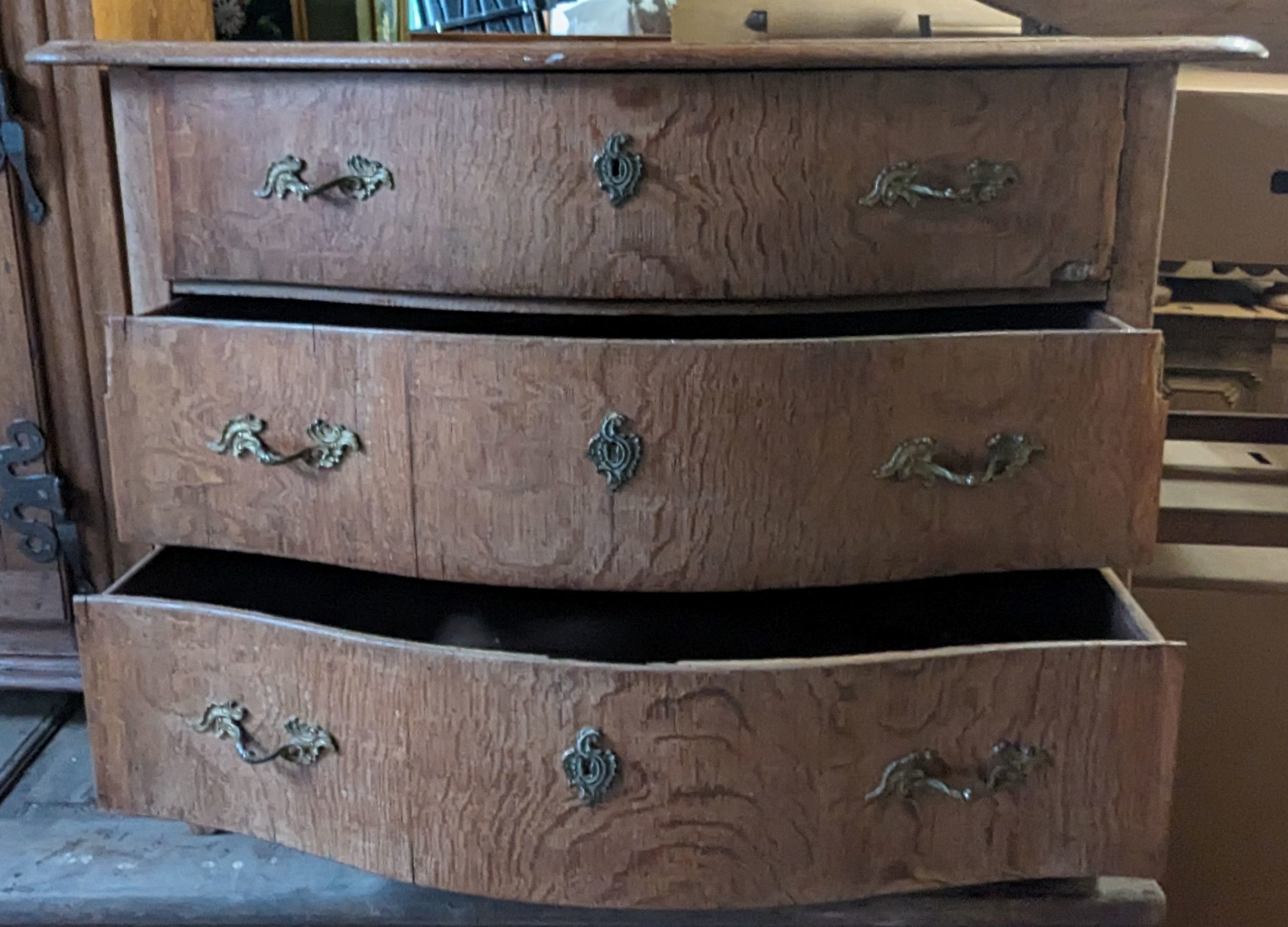 Barock-Kommode mit geschweifter Front, um 1760 – Bild 4