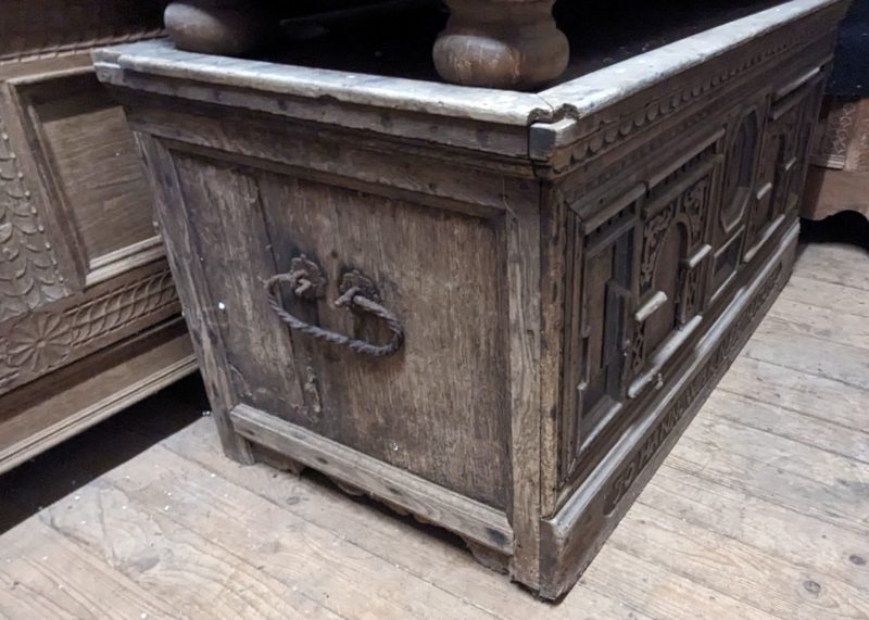 Barocke Eichenholztruhe von 1735, signiert „JOHANN WARNEKEN 1735“ – Bild 5