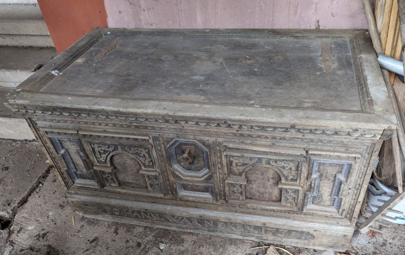 Barocke Eichenholztruhe von 1735, signiert „JOHANN WARNEKEN 1735“ – Bild 6