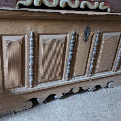 Große Eichen-Längstruhe mit Balustersäulen – Süddeutschland, 18. Jahrhundert