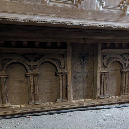 Renaissance-Truhe 1650 mit Intarsien und geschnitzten Ornamenten