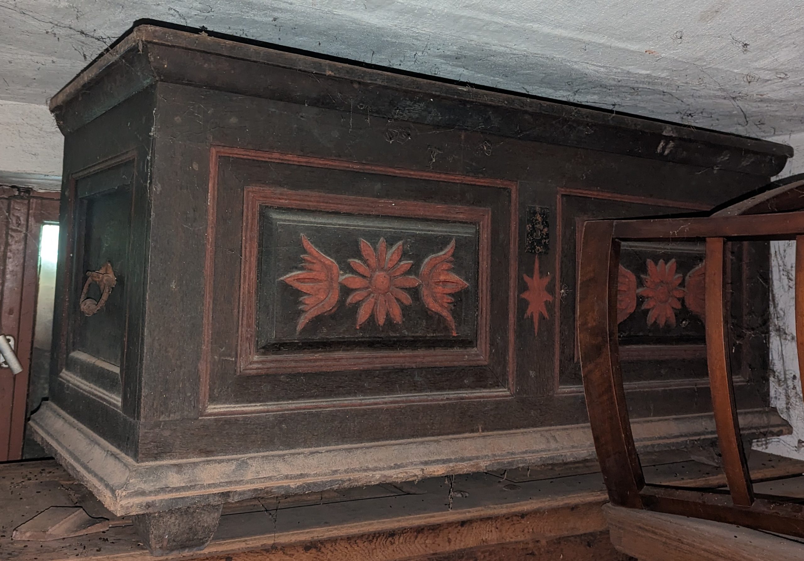 Bemalte Bauerntruhe „OSTERN“, datiert 1835 – Südwestdeutschland – Bild 2