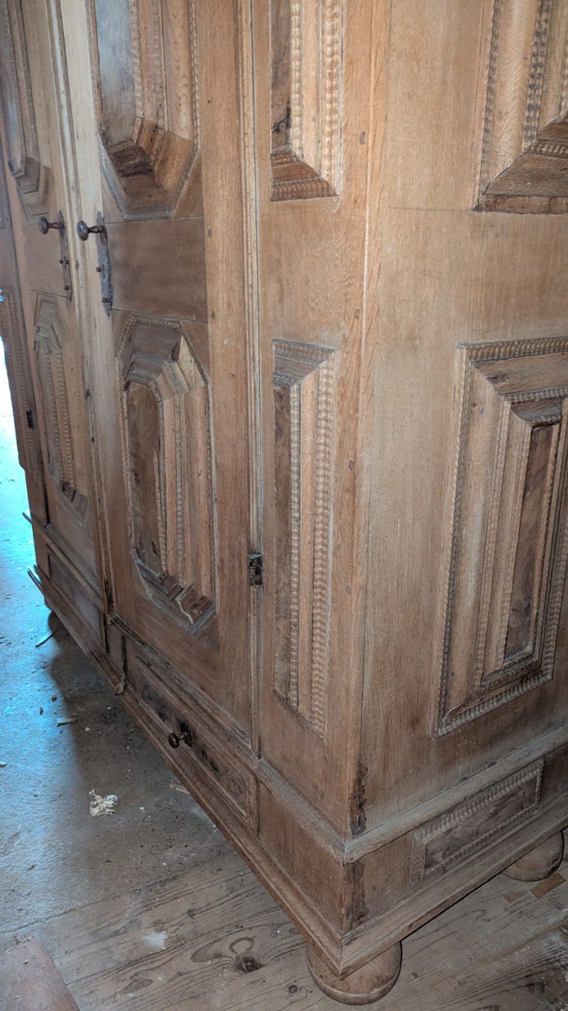 Zweitüriger Renaissance-Schrank aus Eiche, zweiteilig 1580 - 1620 – Bild 2